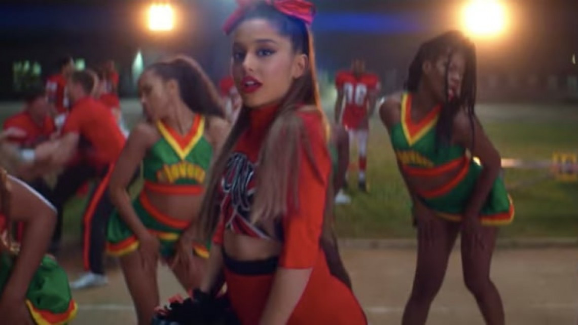 “Thank u, next”, y su tributo a diferentes cintas, arrasa