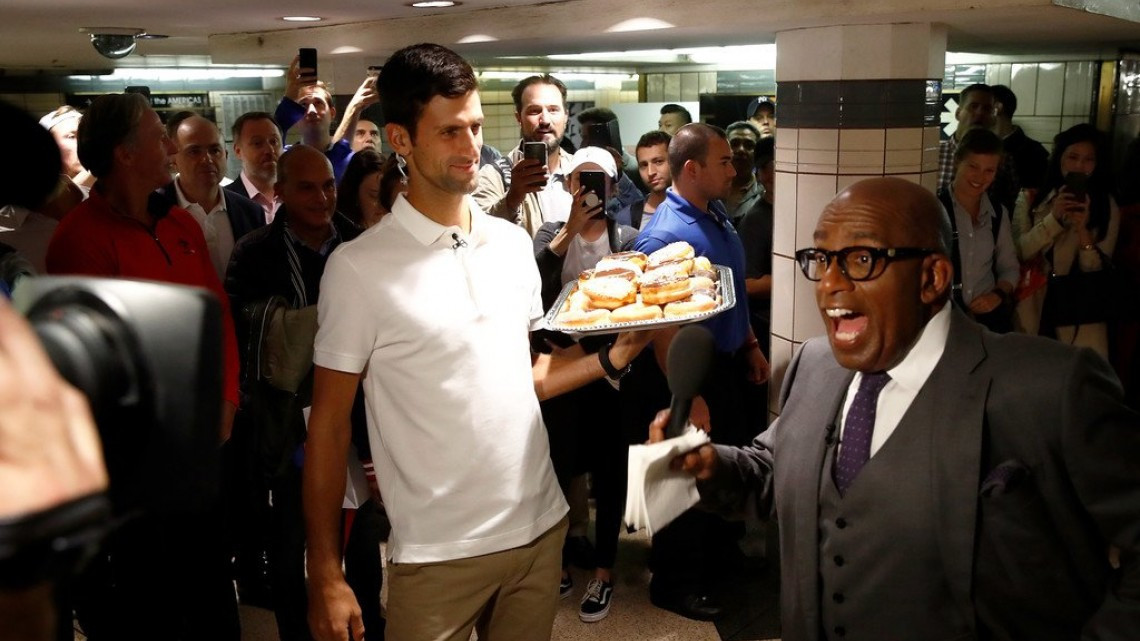 Djokovic repartió donas en el metro de Nueva York