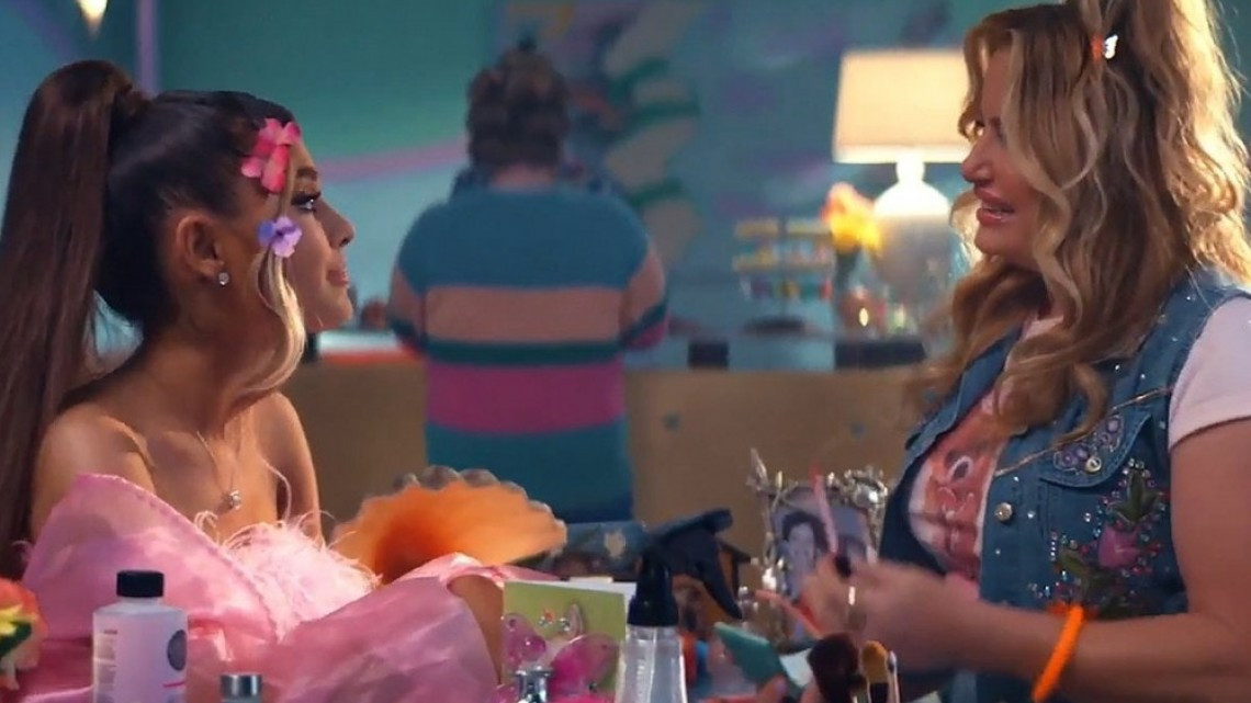 “Thank u, next”, y su tributo a diferentes cintas, arrasa