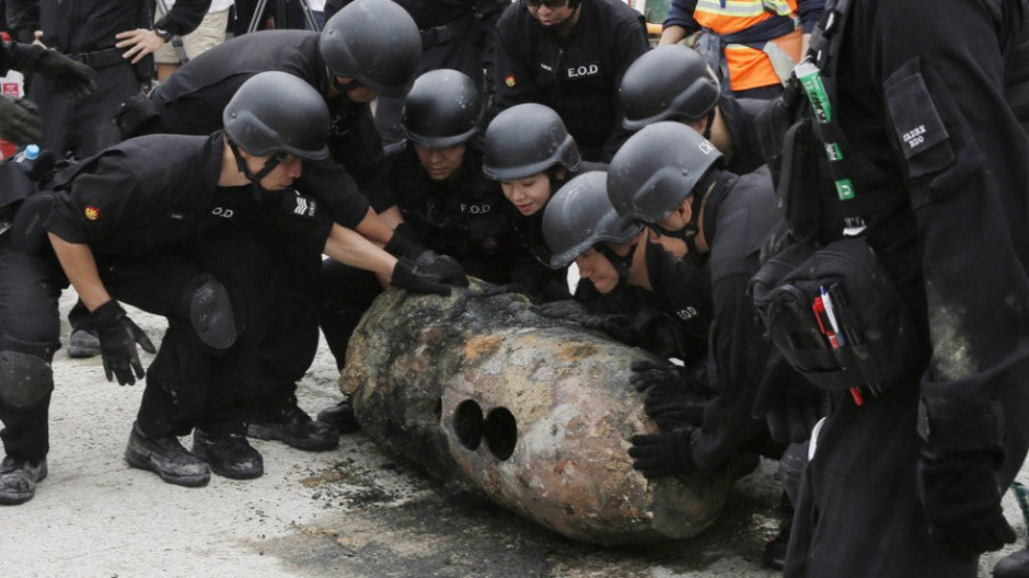 Desactivan bomba de la Segunda Guerra Mundial
