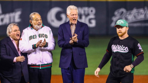 Foto de Canelo y Bill Clinton desata comentarios en redes