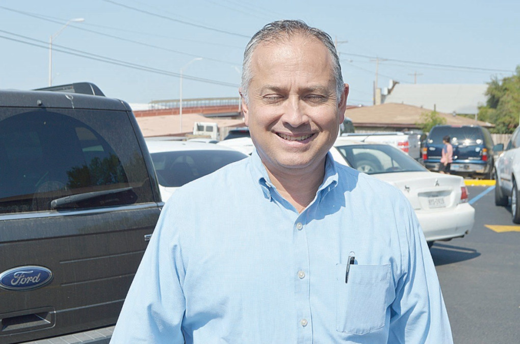 Anuncia candidatura Mercurio Martínez III