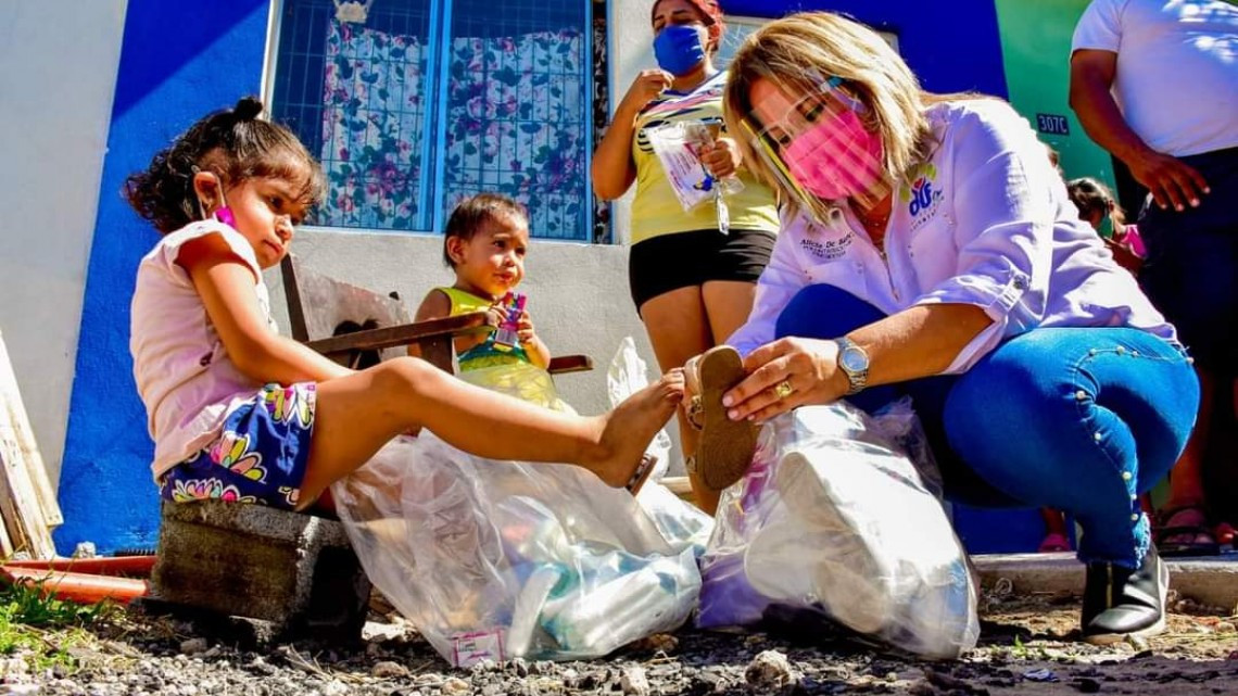 Responde Voluntariado DIF a familias de la colonia Miravalle
