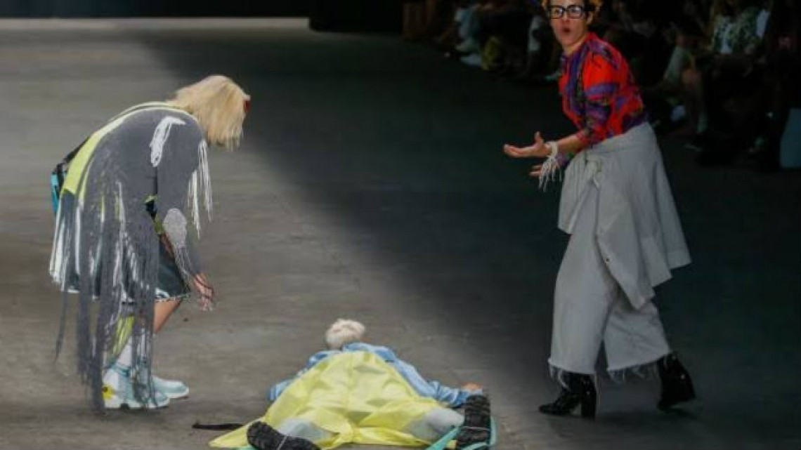 Muere modelo en plena pasarela durante la semana de la moda en Brasil