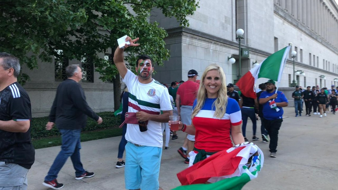 Mexicanos abarrotan el soldier Field previo al MEX vs EU