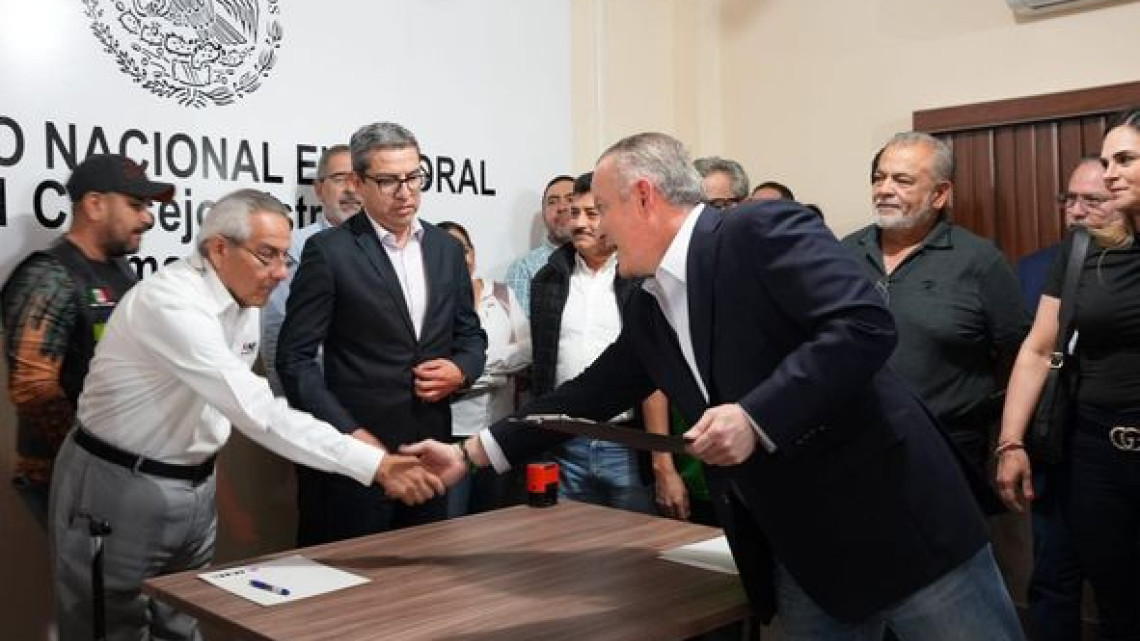 Carlos Canturosas se registra ante el INE para la Diputación Federal por la coalición Morena-PT-Verde