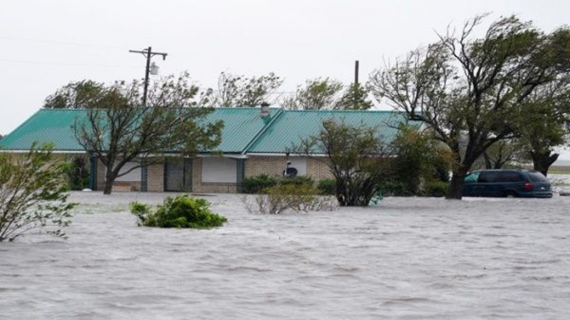 "Harvey" deja grandes daños a su paso por Texas