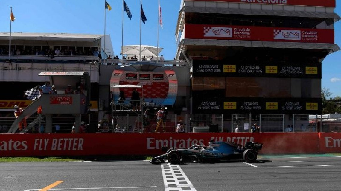 Lewis Hamilton se lleva el GP de España, Checo Pérez termina en la posición quince