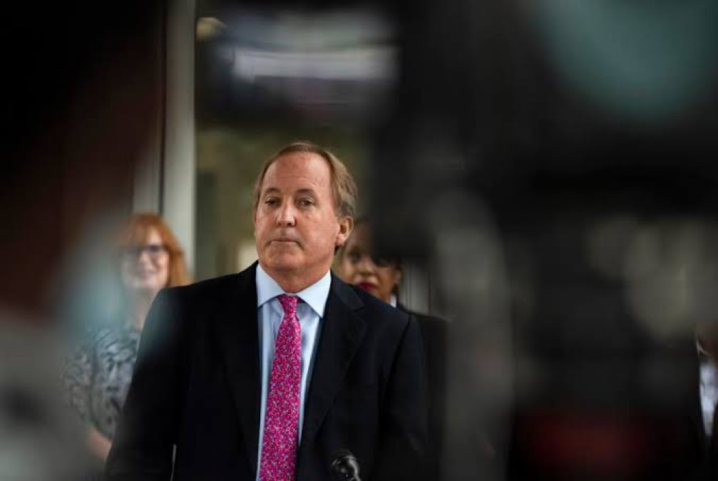 Ken Paxton presenta demanda contra administración de Biden por programa de refugiados