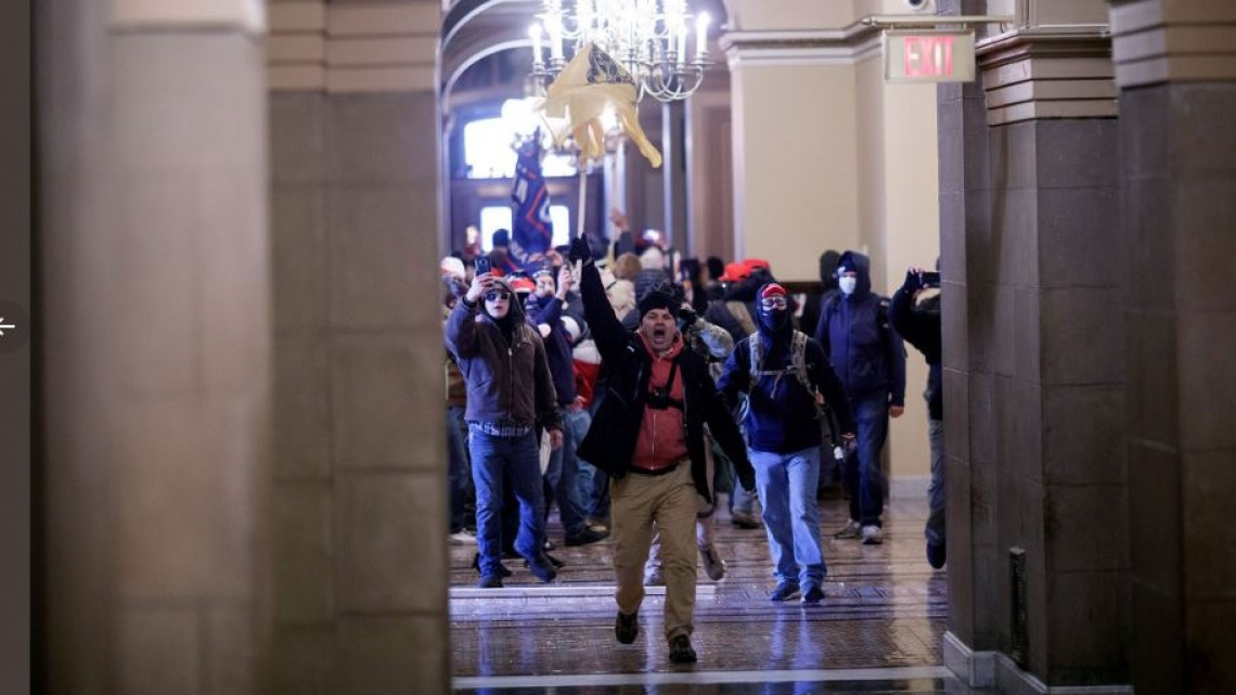 Tras protestas pro-Trump, cierran Congreso de Estados Unidos