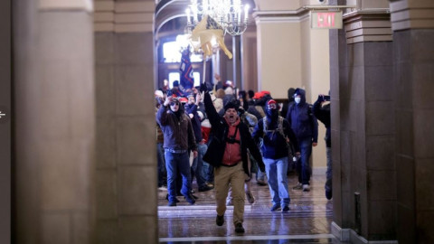 Tras protestas pro-Trump, cierran Congreso de Estados Unidos