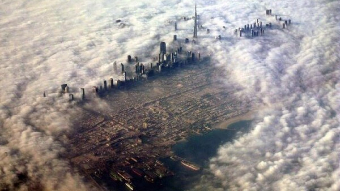 Los rascacielos sobre las nubes de Dubái