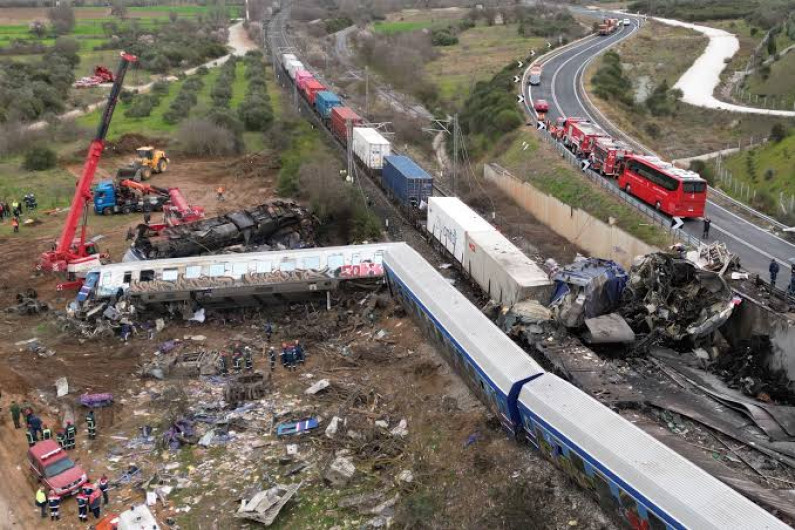 Choque de trenes en Grecia deja al menos 38 muertos 