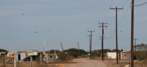 Gobierno lleva red de energía eléctrica a zonas de alta marginación