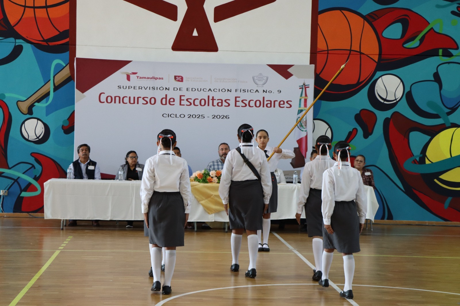 Impulsa Carlos Peña Ortiz el civismo y el talento estudiantil