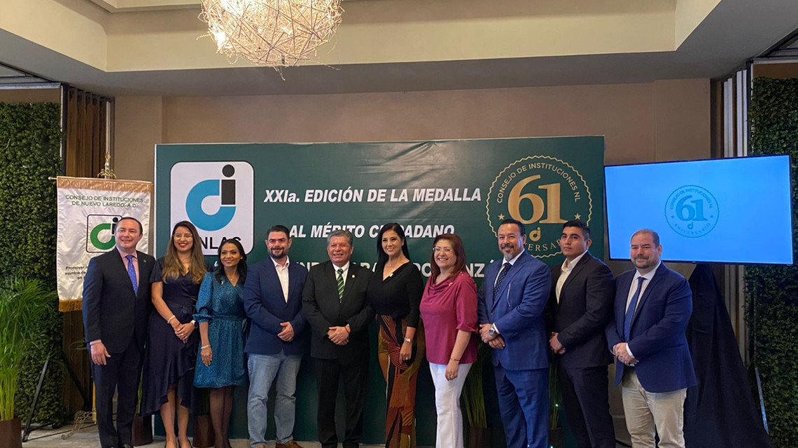 Entregan medalla, Rosendo Caballero