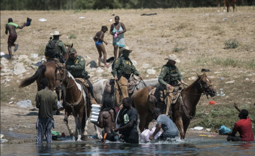 Grupo de Haitianos son repatriados a su país tras quedarse varados en Texas