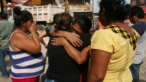 Aumenta a 65 muertos por el sismo del jueves