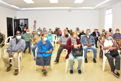 DIF Reynosa realiza estudios preoperatorio de la Campaña de cirugías de cataratas