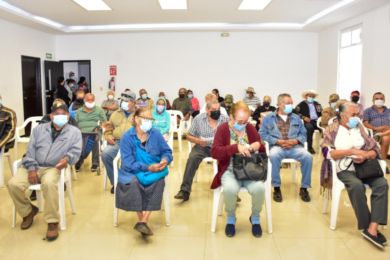 DIF Reynosa realiza estudios preoperatorio de la Campaña de cirugías de cataratas