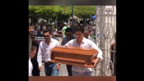 Ferdinando Valencia despide a su mellizo en Colima