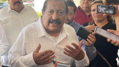 Maestros en Tamaulipas defiende libros de textos