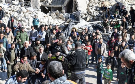 Fallecen 11 personas por derrumbe de edificio