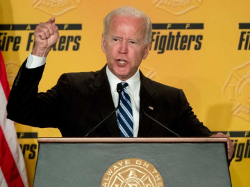 Acusan a Joe Biden de tocamientos nuevamente