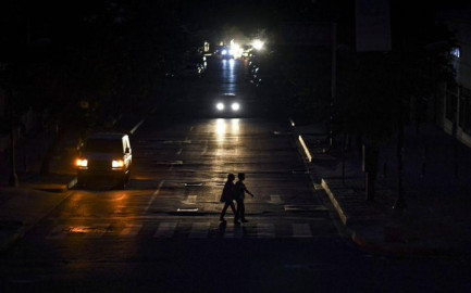 Suspende actividades laborales y educativas por nuevo apagón en Venezuela 