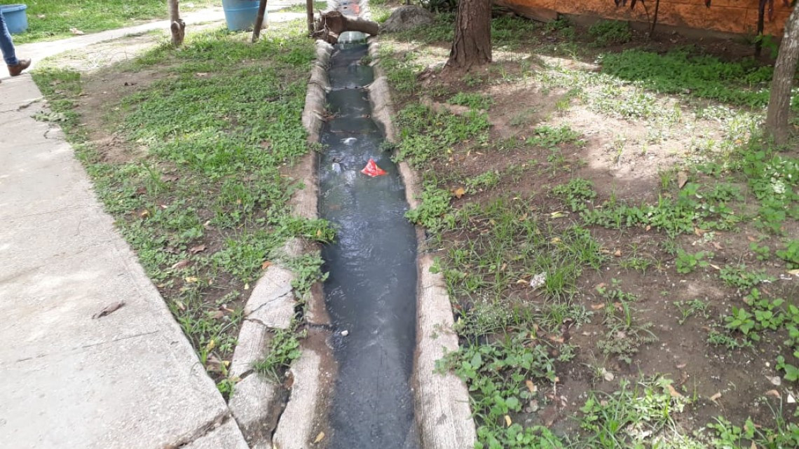 Aguas negras afectan a vecinos del fraccionamiento villas de Altamira
