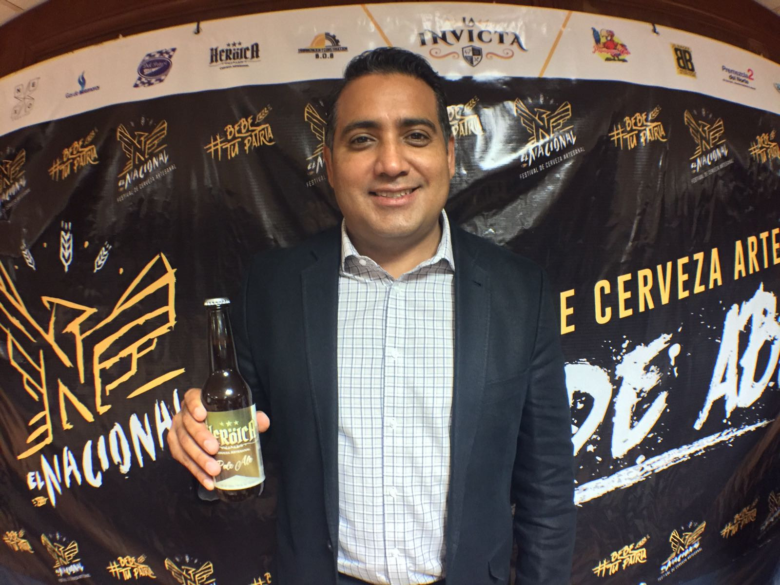 Presentan la cerveza "Heroica"