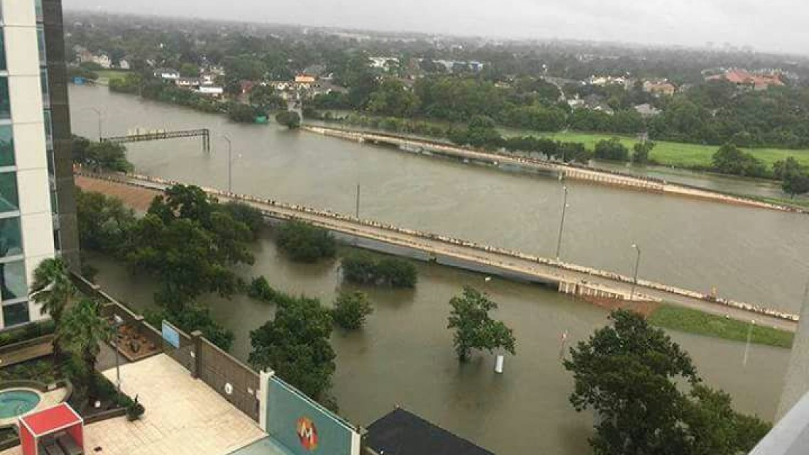 "Harvey" deja grandes daños a su paso por Texas