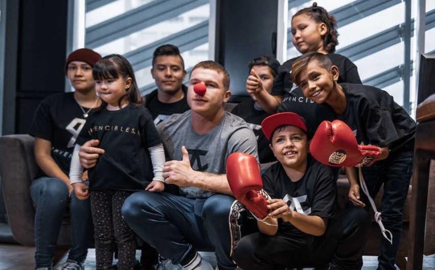 Canelo dona dinero para niños con cáncer de Jalisco