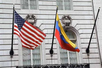 Maduro anuncia cierre urgente de embajada y consulados de Venezuela en EU
