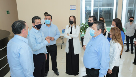 Francisco Cabeza Vaca visita el Centro de Justicia para las Mujeres