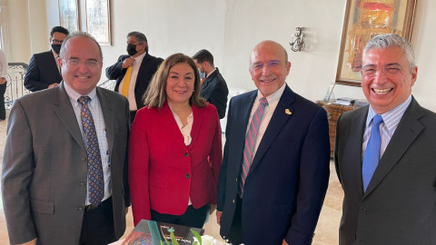 Presenta asociación de maquiladoras libro "Valor es INDEX"