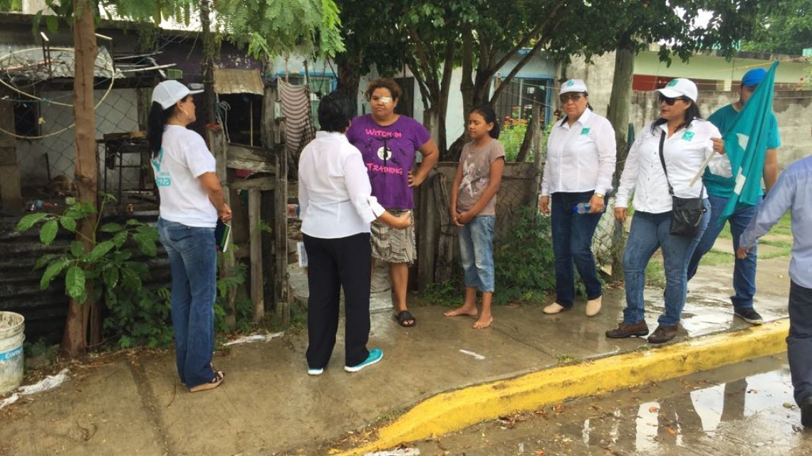 Candidata de Nueva Alianza, recorre calles buscando el voto ciudadano