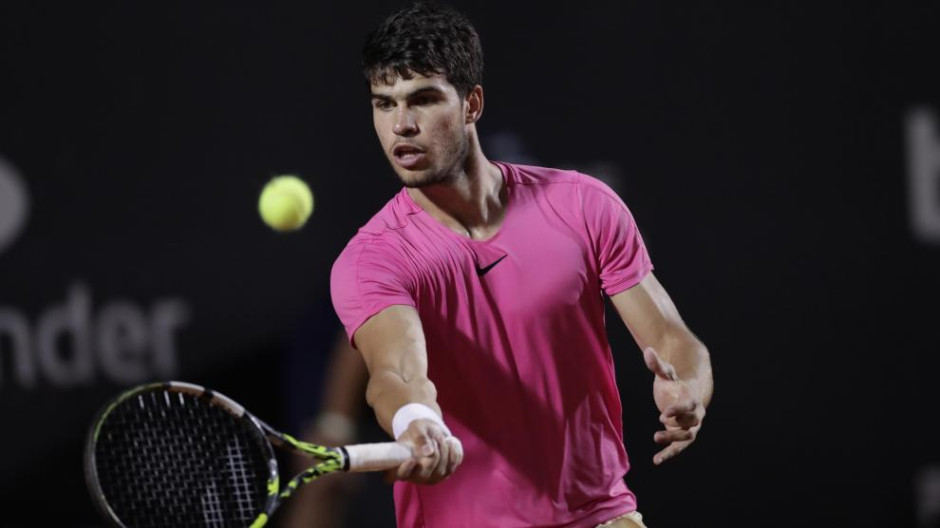 Carlos Alcaraz causa baja del Abierto Mexicano de Tenis por lesión