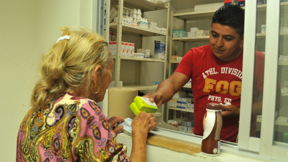 Se comprometen a lograr el 100 por ciento de abasto de medicamentos