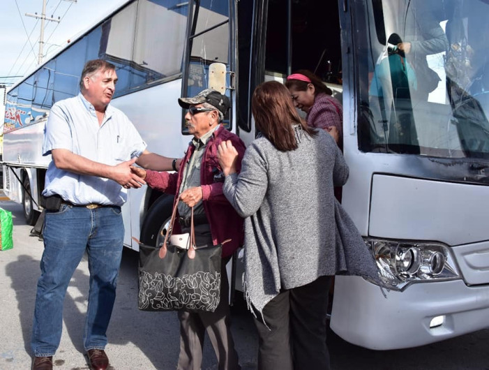 Regresan pacientes de DIF Reynosa que fueron a La Carlota por cirugía oftalmológica