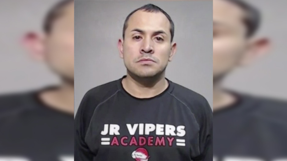 Arrestan a ex maestro por asalto sexual