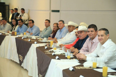 Asiste Adrián Oseguera a encuentro con el Gobernador de Tamaulipas