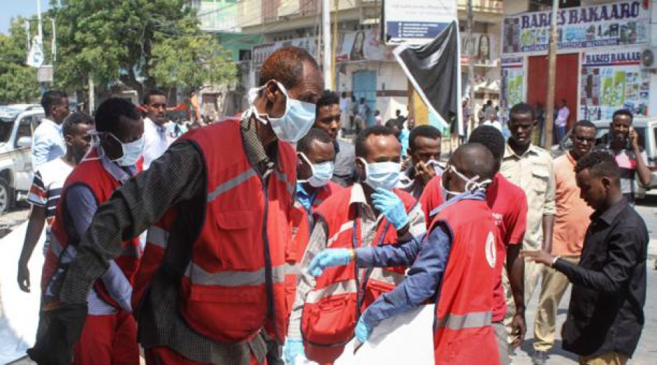 Deja al menos 15 muertos ataque con coche bomba en Somalia