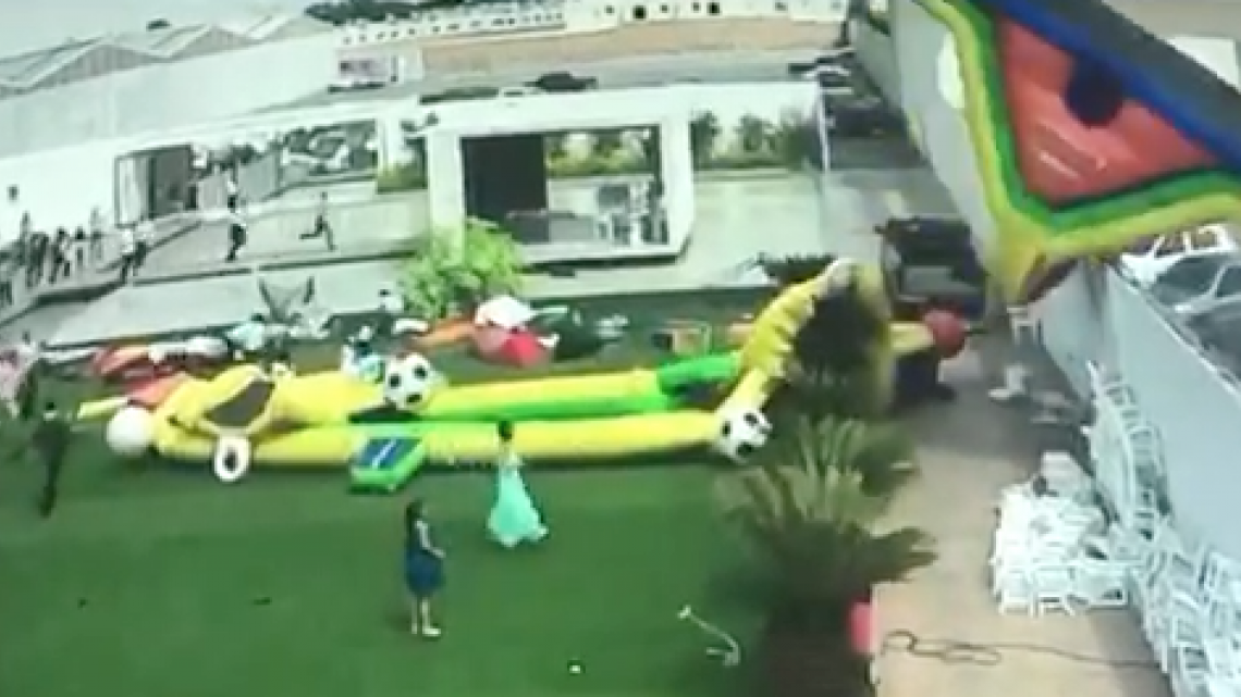 “Aironazo” desprende inflables, más de 5 niños lesionados   