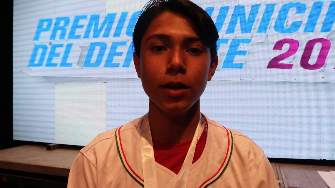 Incluye Maki Ortiz a deportistas en programa de becas