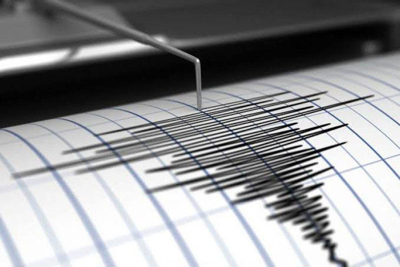 Sismo de 7.3 grados Richter sacude Indonesia