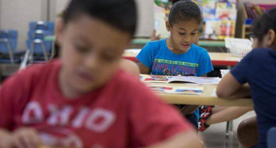 Greg Abbott asegura que los alumnos regresaran a las escuelas en otoño 