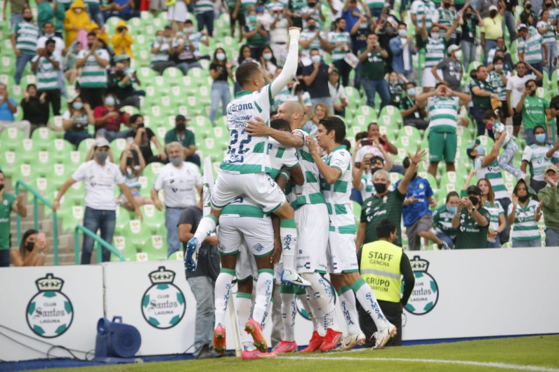 Santos consigue su primera victoria en el AP 21