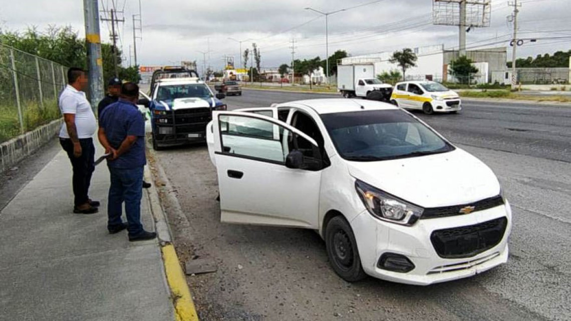 Policía Estatal detuvo a tres hombres y aseguró un radio de frecuencia