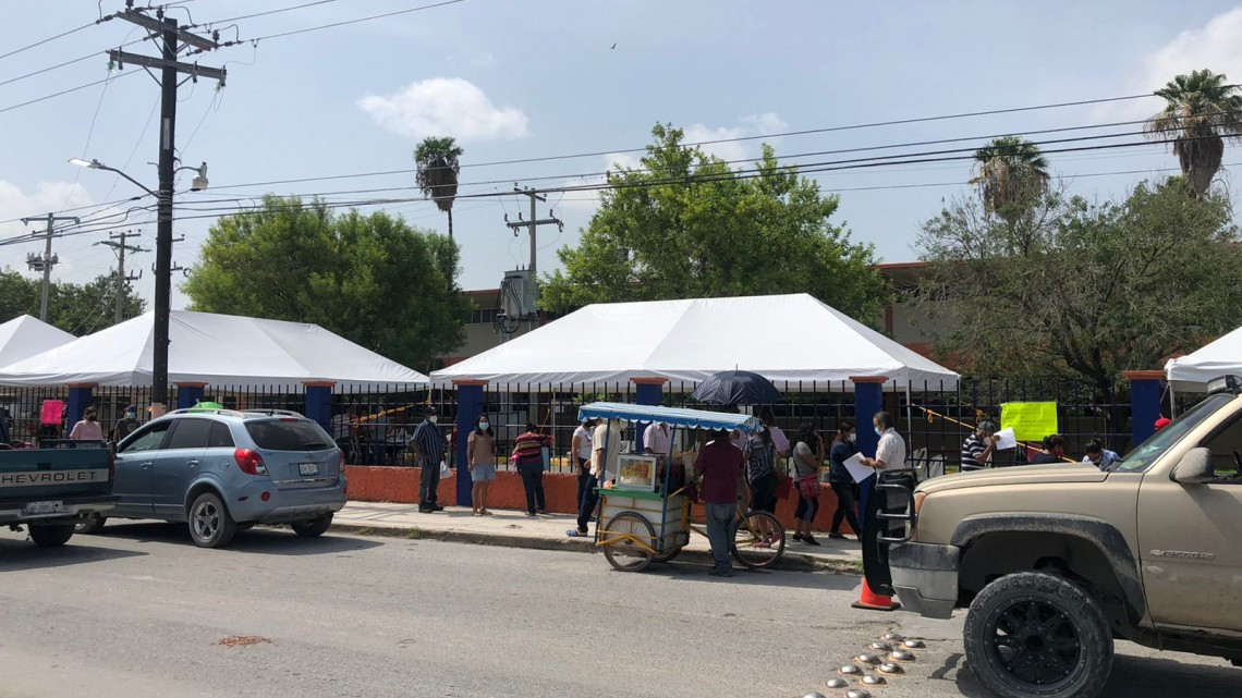 Aplican segunda dosis de sinovac a adultos de 50-59 años